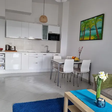 Gina Seaview * אומאג